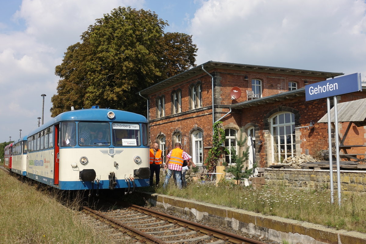 Wisentatalbahn 998 633 + 798 592 + 798 813 als 16.  Unstrut-Schrecke-Express  von Schleiz nach Roleben, am 27.08.2017 in Gehofen. (Foto: JKHalle Verkehrsfotografie, Jan Krehl)