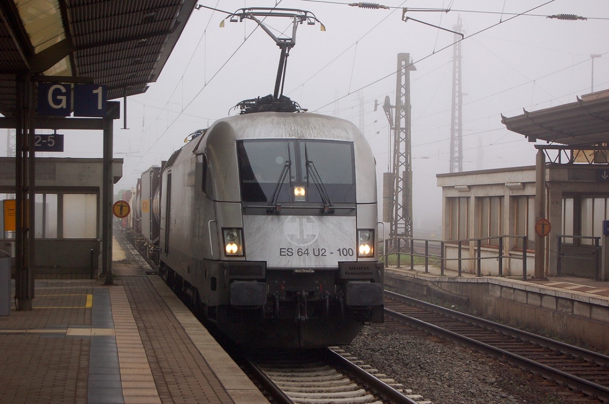 WLC ES 64 U2-100 mit einem Gterzug Richtung Weienfels, am 29.03.2014 in Naumburg Hbf. (Foto: dampflok015)