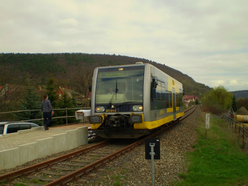 Burgenlandbahn 672 911-5  Stadt Roleben  hat als erster Zug aus Nebra kommend den Hp Wangen erreicht; 09.04.2009 (Foto: Christian Kirchner)