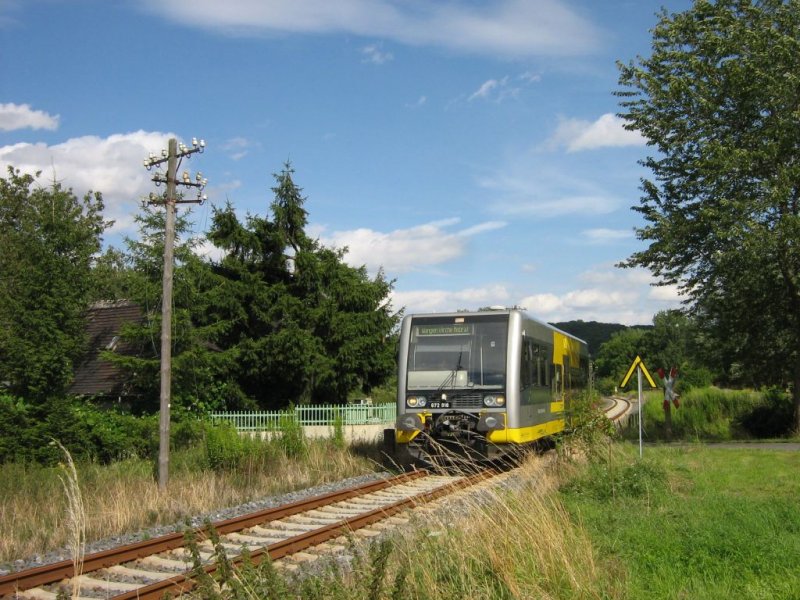 Burgenlandbahn 672 918-0  Finnebahn  als RB nach Wangen (Arche Nebra), bei Balgstdt; 21.07.2009 (Foto: Thomas Menzel)