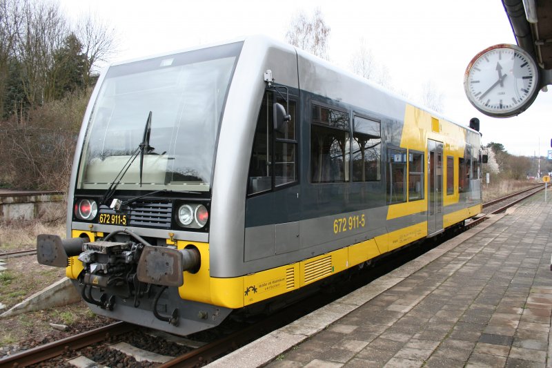 DB Burgenlandbahn 672 911-5  Stadt Roleben  am 16.03.2008 in Nebra