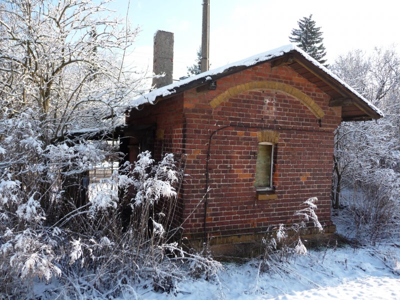 Der ehemalige Schrankenposten 6a in der Nebraer Strae in Laucha; 12.02.2009 (Foto: Dieter Thomas)