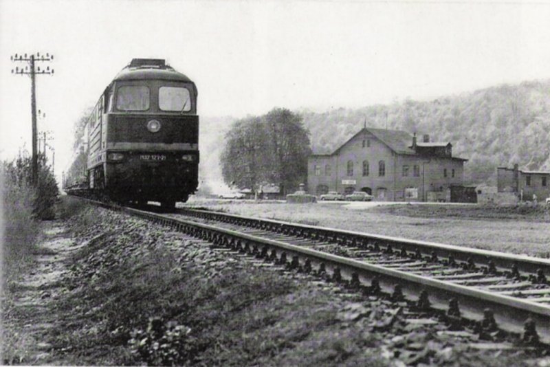 DR 132 127-21 mit einem Zementzug nach Karsdorf bei Kleinjena. Aufnahmedatum leider unbekannt. (Foto: Christian Kupfer)