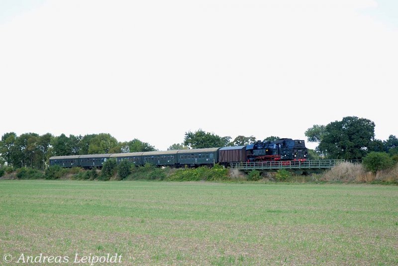 DR 65 1049 mit dem Leerzug auf der Fahrt nach Freyburg, bei Robach; 12.09.2009 (Foto: Andreas Leipoldt)