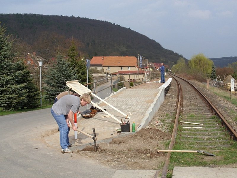 Letzte Vorbereitungen zur Erffnung des Hp Wangen durch einige unserer IG-Mitglieder; 08.04.2009 (Foto: Klaus Pollmcher)