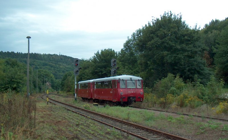 OBS 772 141-8 + 772 140-0 als DPE 99816 von Naumburg Hbf nach Smmerda, am 07.09.2008 bei der Scheinausfahrt in Nebra. Es war die  Zwei-Lnder-Rundfahrt durch die Toskana des Ostens , die von der IG Unstrutbahn e.V. organisiert wurde.