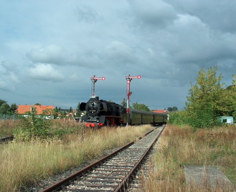 TG 50 3708-0 mit dem DPE 91933  SALZLAND-EXPRESS  von Schnebeck (Elbe) nach Freyburg, bei der Einfahrt in Laucha am 14.09.2008.
