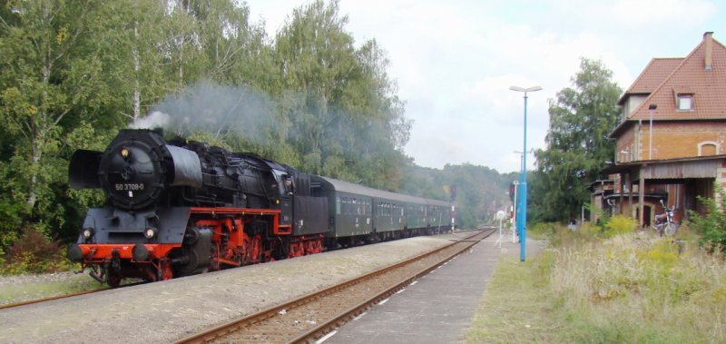 TG 50 3708-0 mit dem  SALZLAND-EXPRESS  aus Schnebeck, nach der Ankunft in Freyburg am 14.09.2008. (Foto: Gnther Gbel) 
