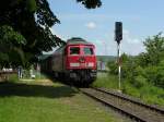 03-kleinjena/15253/db-232-556-3-mit-einem-zementzug DB 232 556-3 mit einem Zementzug (Scke in Ganzwagen) aus Karsdorf bei Durchfahrt in Kleinjena; 08.06.2006 (Foto: Thomas Menzel)