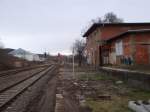 Der zurckgebaute Bahnsteig im ehemaligen Bf Karsdorf; 18.02.2012 (Foto: Gnther Gbel)