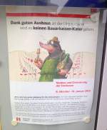 Infoplakat am Naumburger Hauptbahnhof, dass ber die Sanierungsarbeiten und der Streckensperrung an der Unstrutbahn mit dem von der Bahn entworfenen  Max Maulwurf  informiert; 05.11.2011