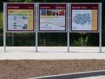 Neue Infotafeln an der neuen Bus-Bahn-Schnittstelle am Hp Freyburg; 26.07.2013 (Foto: Gnther Gbel)