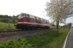 EBS 118 757-3 whrend ihrer 1. Fahrt im neuen Lack von Karsdorf nach Weimar, am 17.04.2014 am Hohn bei Laucha. (Foto: dampflok015)