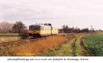 Am 20.11.2006 waren die beiden Gleismesstriebwagen 725 002-0 + 726 002-9 von DB Netz Instandhaltung bei Gehofen auf der Unstrutbahn von Naumburg Hbf nach Artern unterwegs.