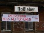 Am 09.12.2006 haben wir mit diesem Banner im Bf Roleben gegen die Stilllegung der Strecke zwischen Nebra und Artern aufmerksam gemacht.