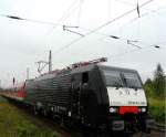 Im Jahr 2011 kamen ersatzweise auch E-Loks der BR 189 von MRCE auf der RB 20 zum Einsatz. Hier 189 844-4 mit einer RB von Halle (S) Hbf nach Eisenach, bei der Einfahrt auf Gleis 2 in Naumburg Hbf; 02.08.2011