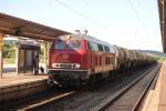 Am 23.06.2013 zog die 215 086-0 der Rheinischen Eisenbahn GmbH einen Kesselwagenzug durch Naumburg Hbf Richtung Bad Ksen.