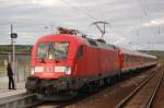 DB 182 024 hielt am 15.09.2013 wegen Bauarbeiten mit der RB 16328 von Halle (S) Hbf nach Eisenach auerplanmig auf Gleis 4 in Naumburg Hbf. (Foto: dampflok015)