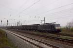 TXL ES 64 F4-280 mit dem Papierzug von Pordenone nach Rostock Seehafen, am 19.04.2014 in Naumburg Hbf. (Foto: dampflok015)