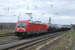 zugverkehr-in-naumburg-hbf/809426/db-187-201-mit-kesselwagen-richtung DB 187 201 mit Kesselwagen Richtung Bad Ksen, am 03.04.2023 in Naumburg (S) Hbf.