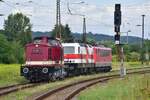 Am 11.08.2021 rangiert die EBS 110 001-5 die EBS 143 822-4 und die FWK 155 119-1 in Naumburg (S) Hbf.