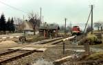 DR 110 315-9 zieht am 13.02.1981 in Hhe des Posten 6a in Laucha einen leeren Zementkesselwagenzug nach Karsdorf.