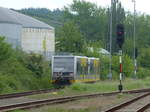 Burgenlandbahn 672 909 + 672 913 kamen am 21.05.2017 aus dem Anschluss des Zementwerk Karsdorf in den ehem. Bahnhof Karsdorf gefahren.