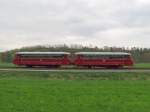 Kstner Schienenbusreisen 172 132-3 + 172 171-1 auf Fotosonderfahrt als DLr 25710 von Karsdorf nach Nebra, am 01.05.2013 bei Zingst.