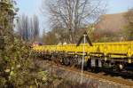 Am 22.11.2014 zogen DB Services Sdost 218 139-4 + 218 272-3 etliche gelbe Res-Wagen zum Fahrzeugwerk nach Karsdorf. Gnther Gbel fotografierte die Durchfahrt in Laucha.