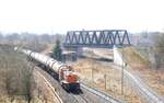 Eine NRAIL 275er unterwegs fr die Bocholter Eisenbahngesellschaft mbH BEG mit dem   Leerkessel-Phenolzug von Trglitz (Industriepark Zeitz) nach Gladbeck West, am 11.03.2022 am Stellwerk Zn in