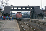 personenzuge/505873/dr-110-076-7-mit-dem-p DR 110 076-7 mit dem P 4029 von Weienfels nach Zeitz, am 19.03.1991 beim Halt in Deuben. (Foto: Ingmar Weidig)