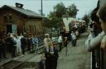 Zahlreiche Besucher whrend dem 100. Geburtstag der Unstrutbahn am 01.10.1989 im Bf Vitzenburg. Auch zwei V75 vom Zementwerk Karsdorf standen an dem Tag im Bahnhof. (Foto: Jrg Berthold)
