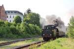 Die 41 1144-9 der IGE Werrabahn-Eisenach mit dem  Rotkppchen-Express I  nach Altenburg, am 21.05.2017 in Freyburg Bbf. (Foto: Wolfgang Krolop)