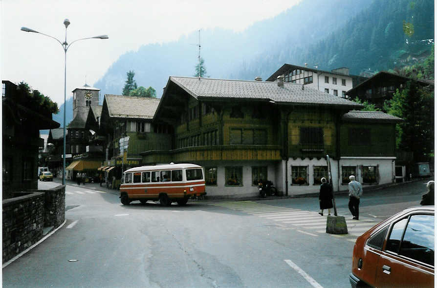 (001'814) - AFA Adelboden - Nr. 8/BE 26'708 - Mercedes (ex CJ Tramelan Nr. 14) im September 1987 beim Autobahnhof Adelboden