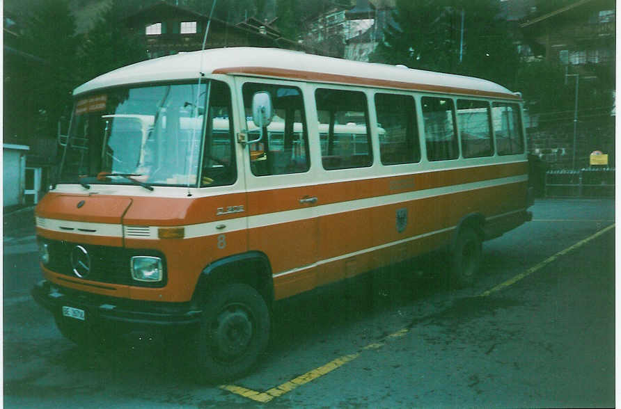 (002'422) - AFA Adelboden - Nr. 8/BE 26'708 - Mercedes (ex CJ Tramelan Nr. 14) im Januar 1988 beim Autobahnhof Adelboden 








