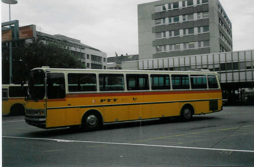 (013'132) - Lathion, Sion - Nr. 7/VS 12'858 - Setra am 5. Oktober 1995 beim Bahnhof Sion