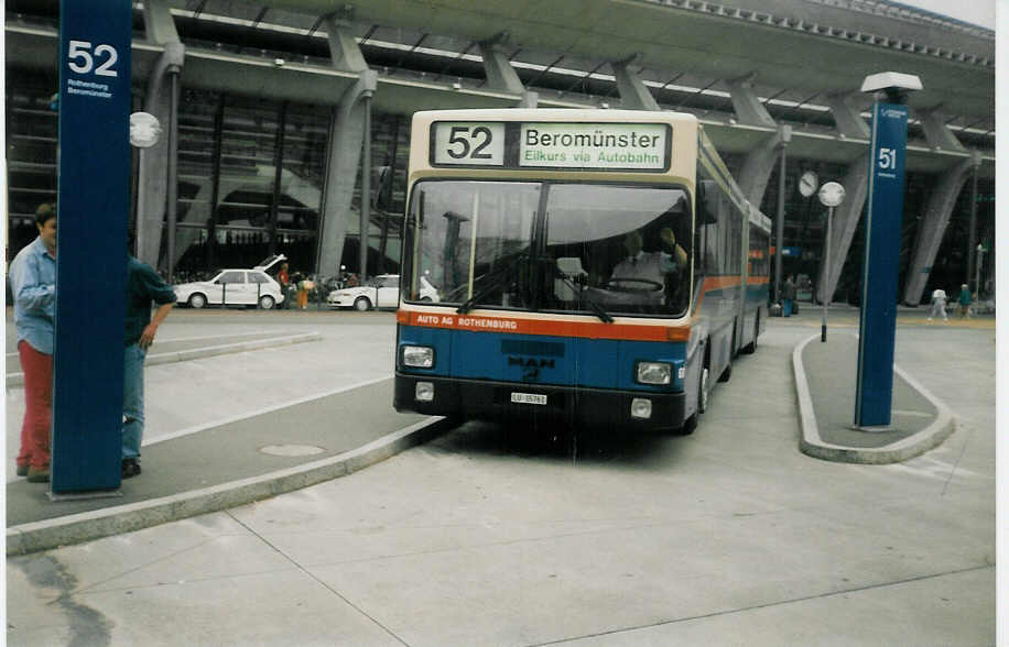 (013'914) - AAGR Rothenburg - Nr. 68/LU 15'761 - MAN am 23. April 1996 beim Bahnhof Luzern