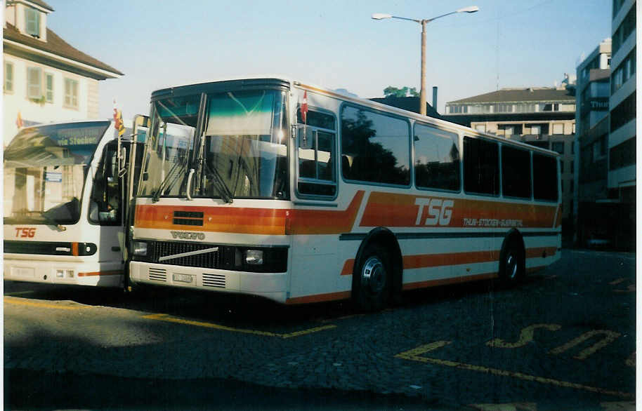 (014'614) - TSG Blumenstein - Nr. 5/BE 26'805 - Volvo/Lauber am 1. August 1996 beim Bahnhof Thun