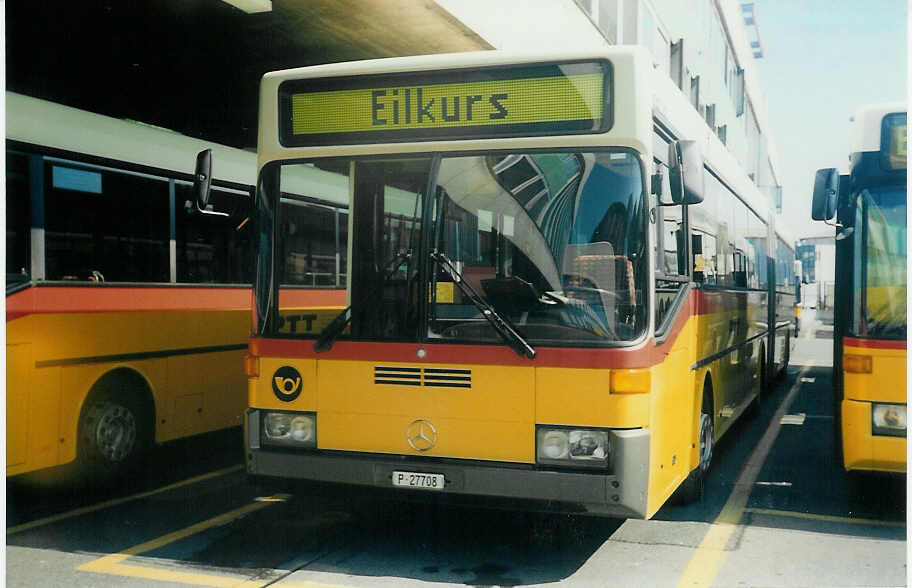 (015'217) - PTT-Regie - P 27'708 - Mercedes am 11. September 1996 in Bern, Postautostation