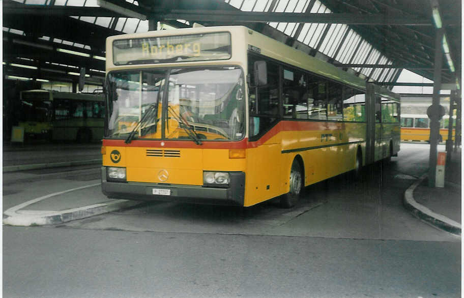 (015'629) - PTT-Regie - P 27'707 - Mercedes am 14. Oktober 1996 in Bern, Postautostation