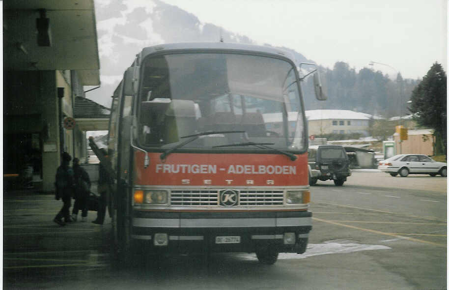 (016'029) - AFA Adelboden - Nr. 10/BE 26'774 - Setra (ex Frhlich, Zrich) am  18. Januar 1997 beim Bahnhof Frutigen