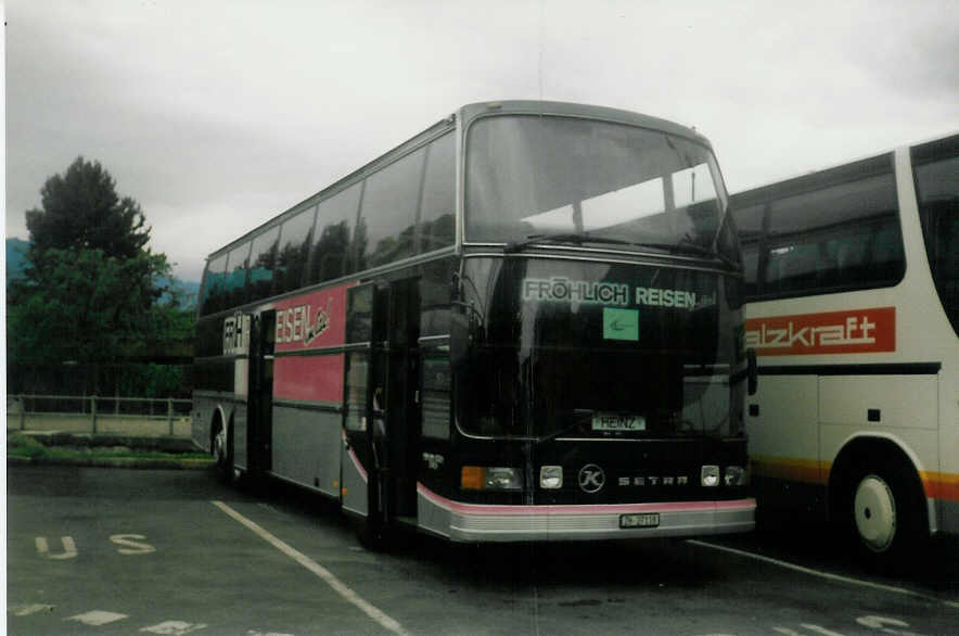 (017'227) - Frhlich, Zrich - ZH 27'118 - Setra am 15. Juni 1997 beim Bahnhof Interlaken West