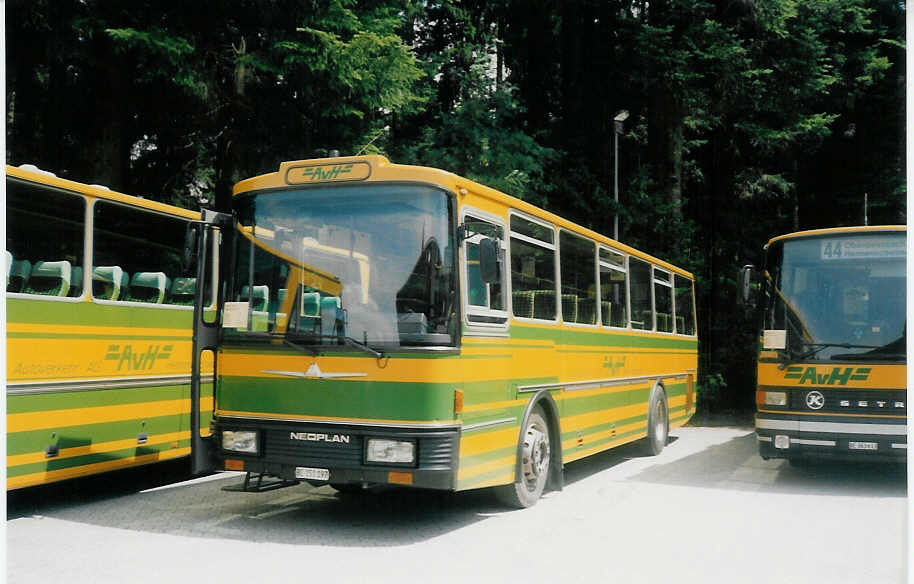 (018'132) - AvH Heimenschwand - Nr. 6/BE 151'197 - Neoplan/Lauber am 22. Juli 1997 in Heimenschwand, Garage (75 Jahre AvH)