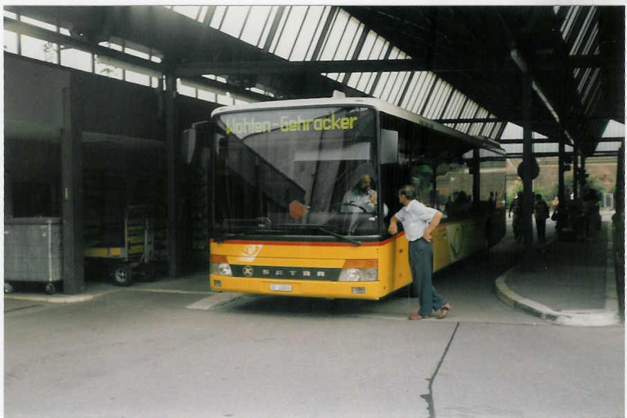 (018'510) - Steiner, Ortschwaben - Nr. 1/BE 26'800 - Setra am 4. August 1997 in Bern, Postautostation