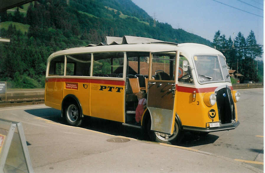 (018'711) - Geiger, Adelboden - Nr. 3/BE 1585 - Saurer/Gangloff am 25. August 1997 beim Bahnhof Reichenbach (25 Jahre Verkehrsverein Kiental)