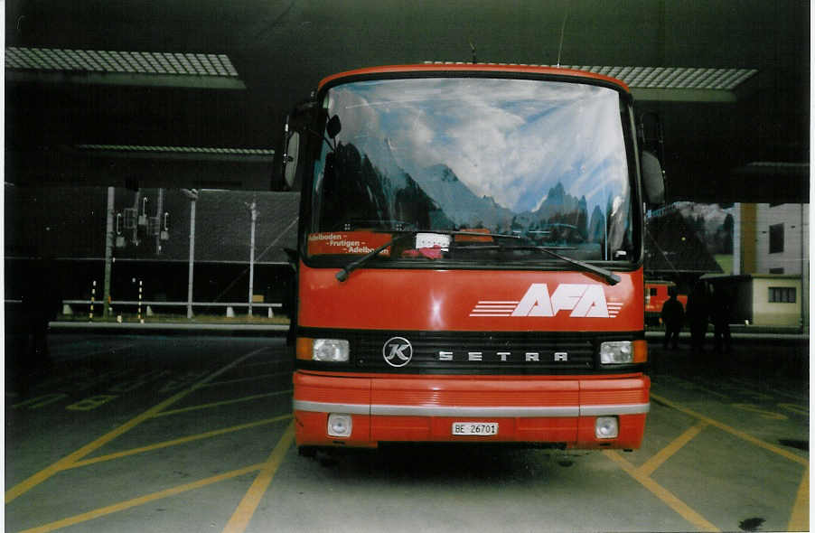 (021'032) - AFA Adelboden - Nr. 11/BE 26'701 - Setra am 14. Dezember 1997 beim Bahnhof Frutigen