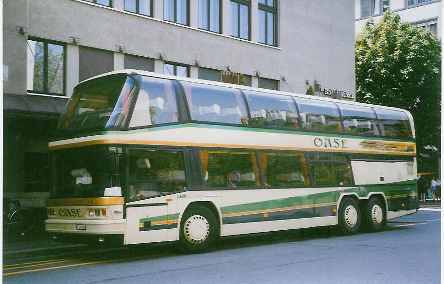 (022'830) - Oase, Grosshchstetten - BE 259'001 - Neoplan am 21. Mai 1998 in Zrich, Kongresshaus