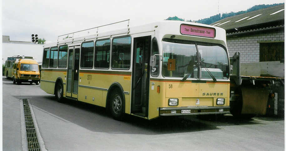 (023'010) - STI Thun - Nr. 58/BE 413'458 - Saurer/R&J am 27. Mai 1998 in Thun, Garage