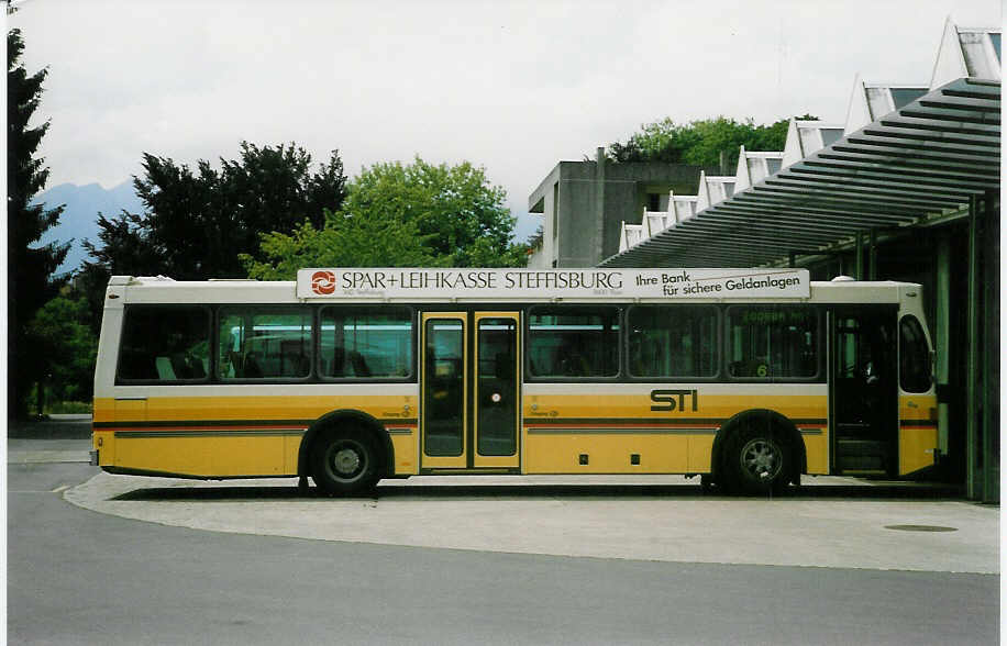 (023'012) - STI Thun - Nr. 52/BE 396'552 - Saurer/R&J am 27. Mai 1998 in Thun, Garage