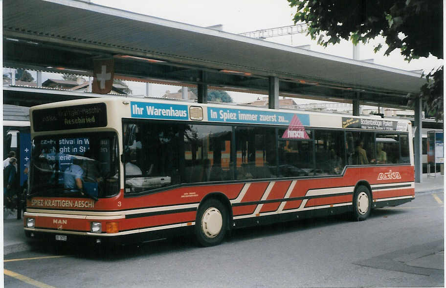 (025'019) - ASKA Aeschi - Nr. 3/BE 26'722 - MAN am 1. August 1998 beim Bahnhof Spiez